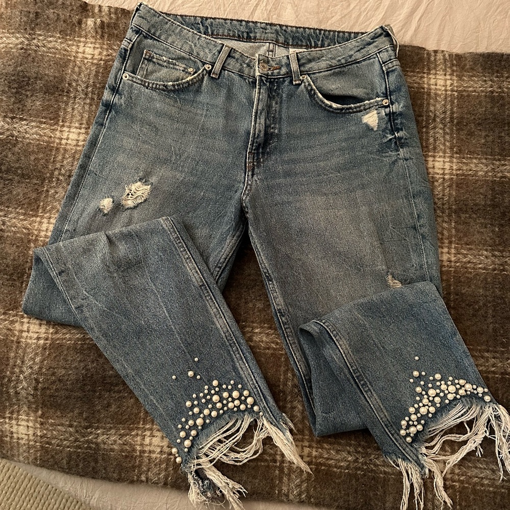 & Denim Girlfriend Fit Jeans Pearl Detail Distressed Size 29